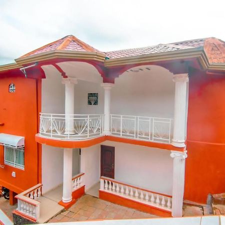 Mountain View Villa Guest House Freetown Dış mekan fotoğraf